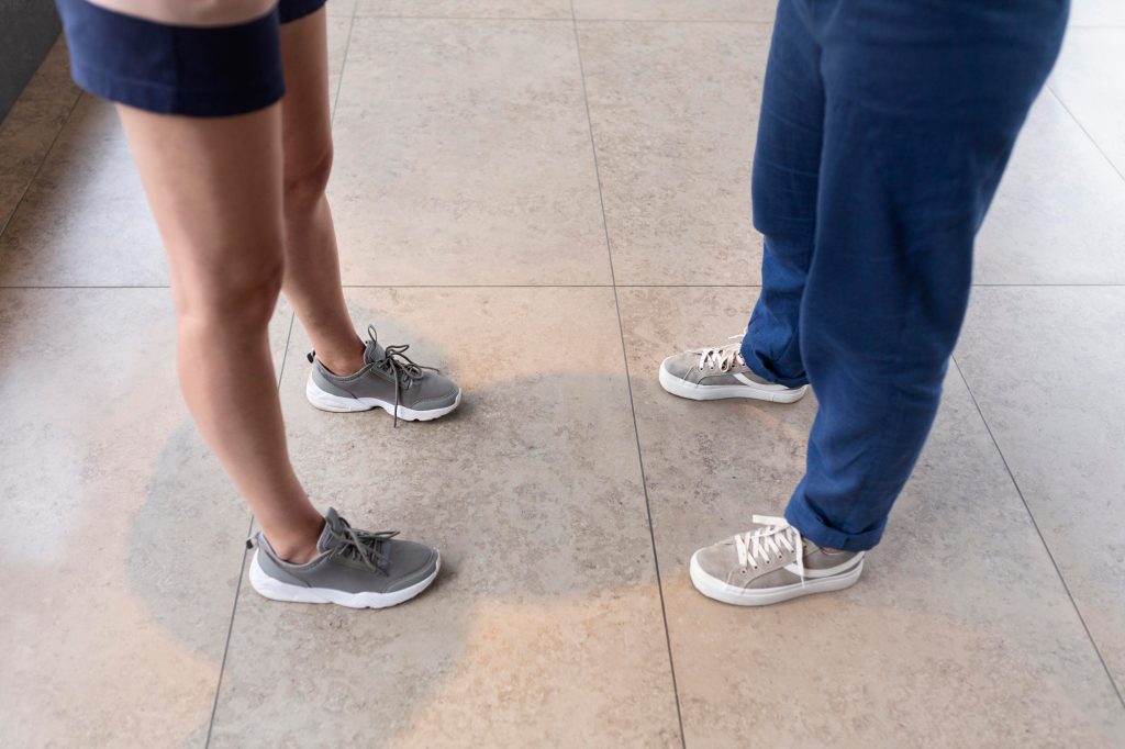 Halluks Valgus ve Doğru Ayakkabı Seçimi: Ağrısız Adımlar İçin Kapsamlı Rehber